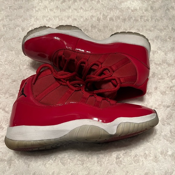 Jordan Retro 11s (Win like 96 edition) - Picture 2 of 7